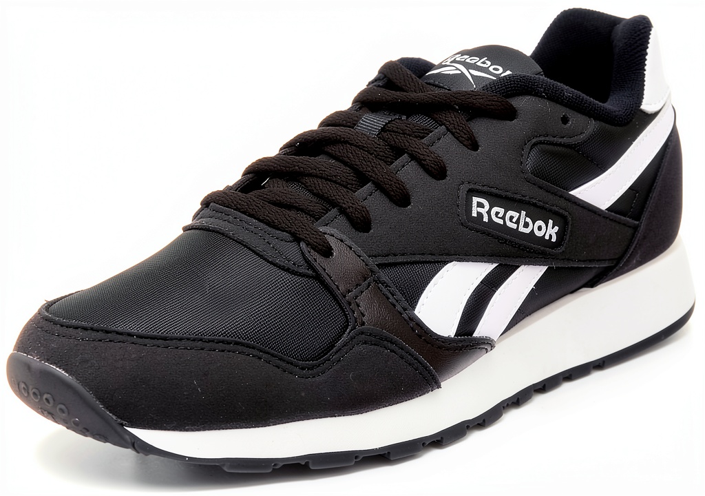 Scarpe sportive uomo nylon scamosciato EVA comfort indossate durante camminata cittadina